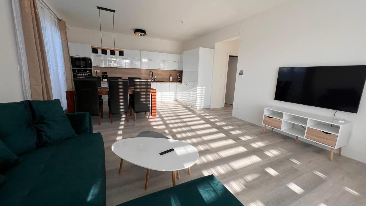 Klimatizovany Apartmanovy Dom S Virivkou, 9b Holiday home Janosikova