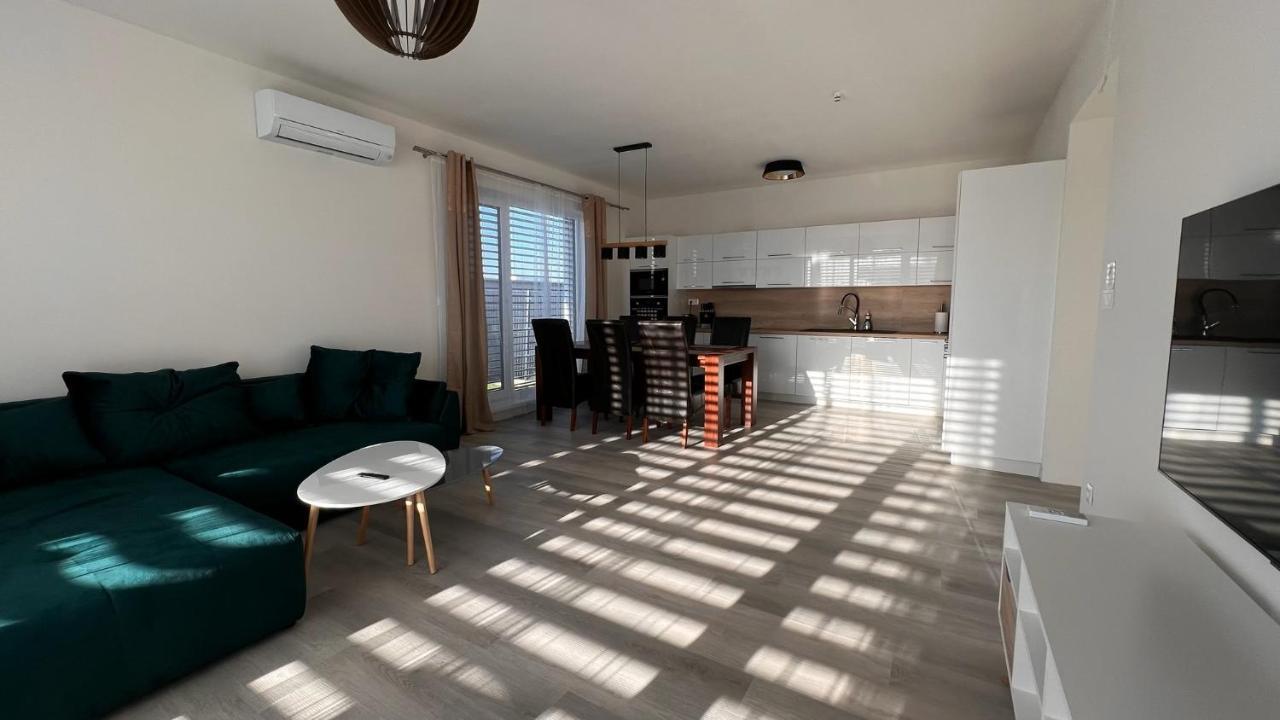 Klimatizovany Apartmanovy Dom S Virivkou, 9b Holiday home Janosikova